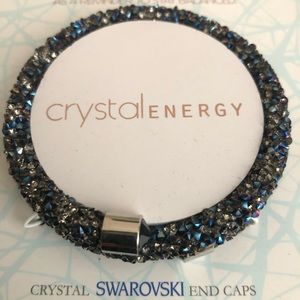 NWT Beautiful blue crystal bracelet